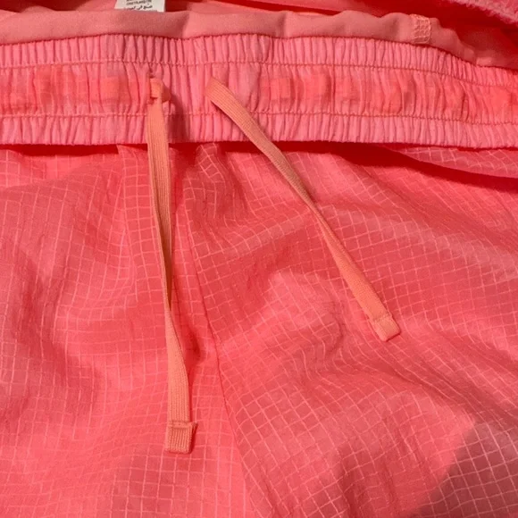 Alo Yoga Women's Game Time Neon Pink Bubblegum Shorts - Picture 7 of 12